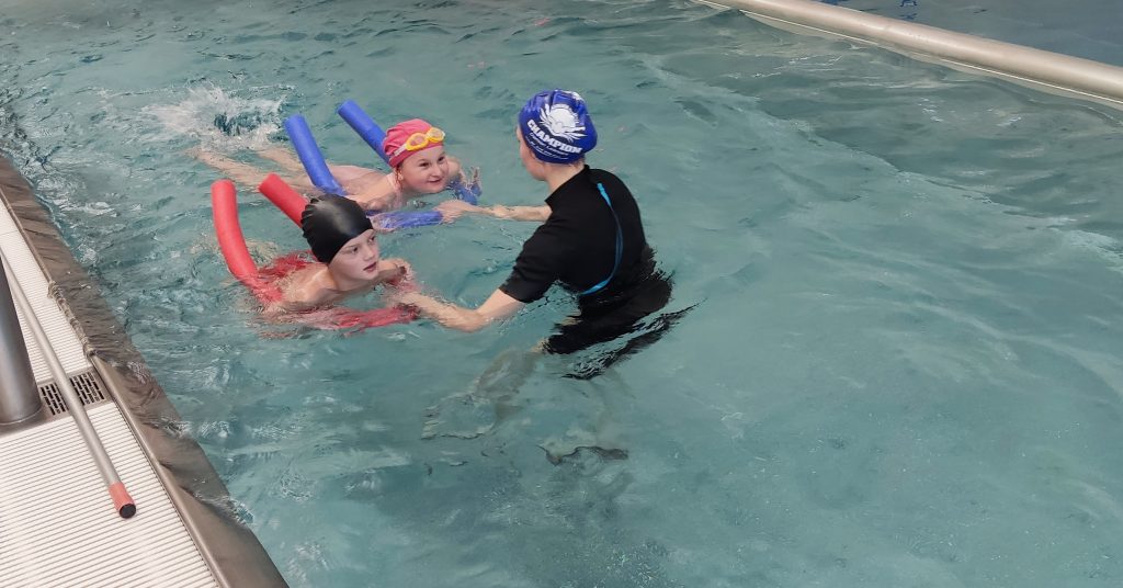 pierwsze zajęcia pływania w Korzennej